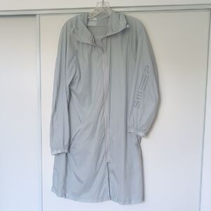 Sweep thin light weight Women's hooded windbreaker.